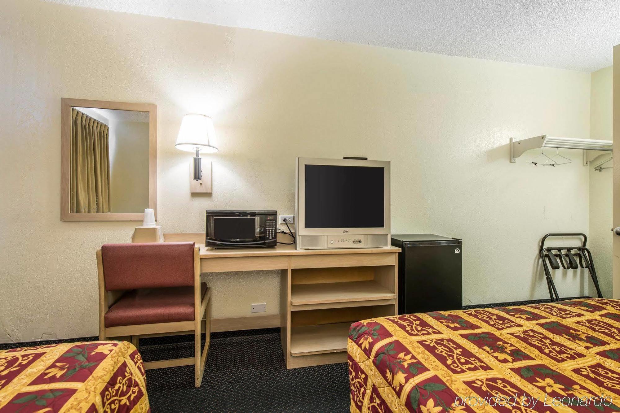 Rodeway Inn Pueblo Esterno foto
