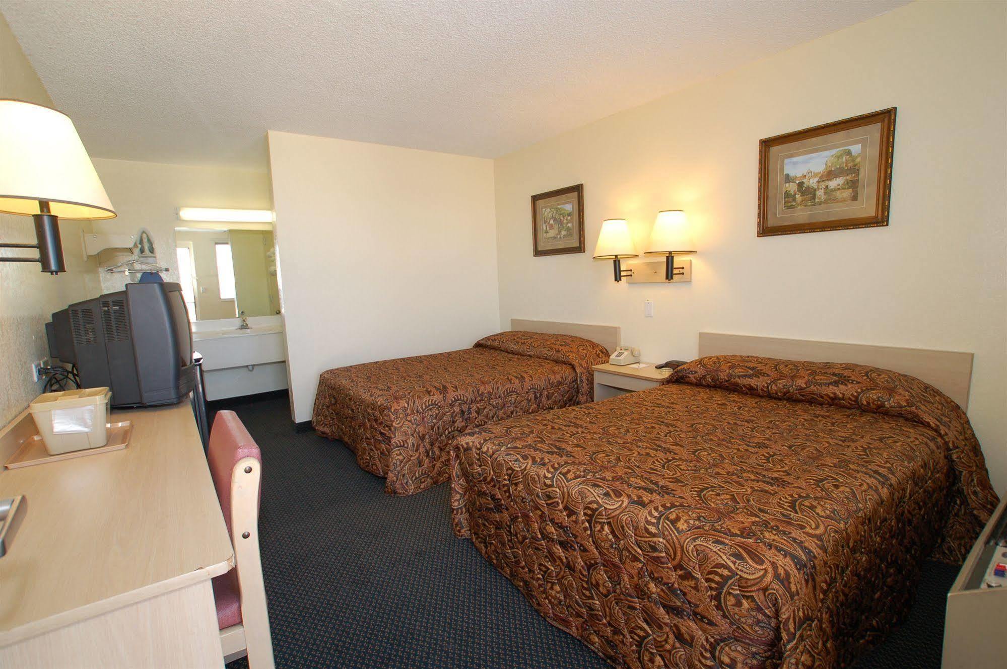 Rodeway Inn Pueblo Esterno foto