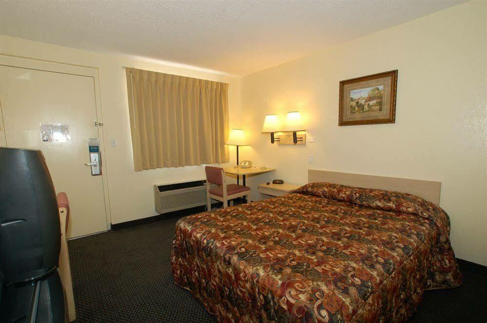 Rodeway Inn Pueblo Esterno foto