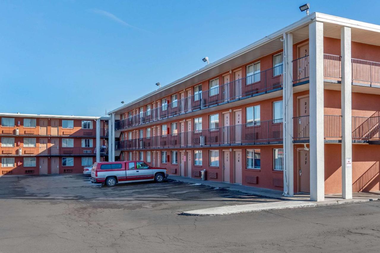 Rodeway Inn Pueblo Esterno foto